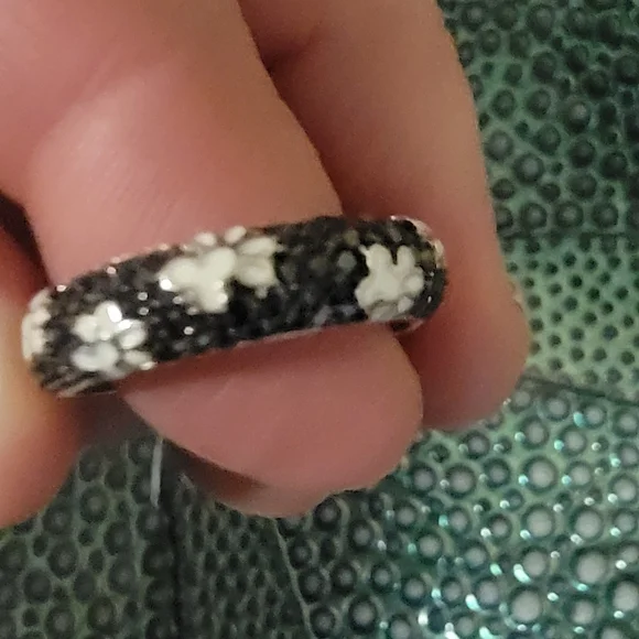JTV Black and White Paw-Print Sterling Silver Band Ring Sz 7 - Picture 2 of 9